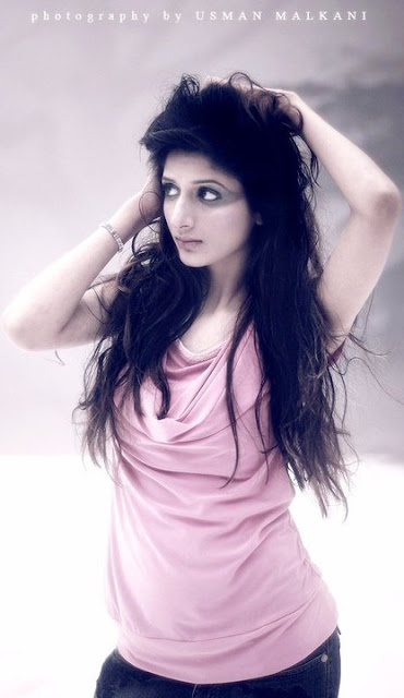 Mawra Hocane Hot Walllpaper for iPhone