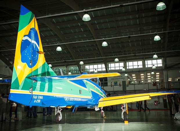 FAB apresenta novo avião da Esquadrilha da Fumaça