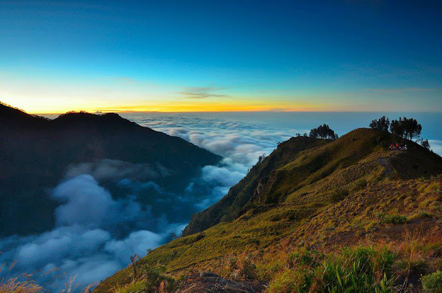 panorama of Mount Rinjani worldstories-edi.blogspot.com