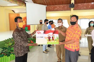 500 Petani Menerima Kartu Tani
