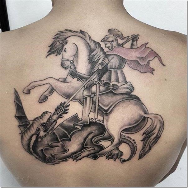 el-color-rojo-cae-como-un-guante-en-el-tatuaje-de-san-jorge