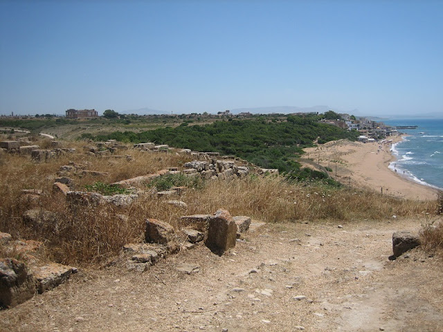 Selinunte - Vista de la Acrópolis y de la villa de Marinella