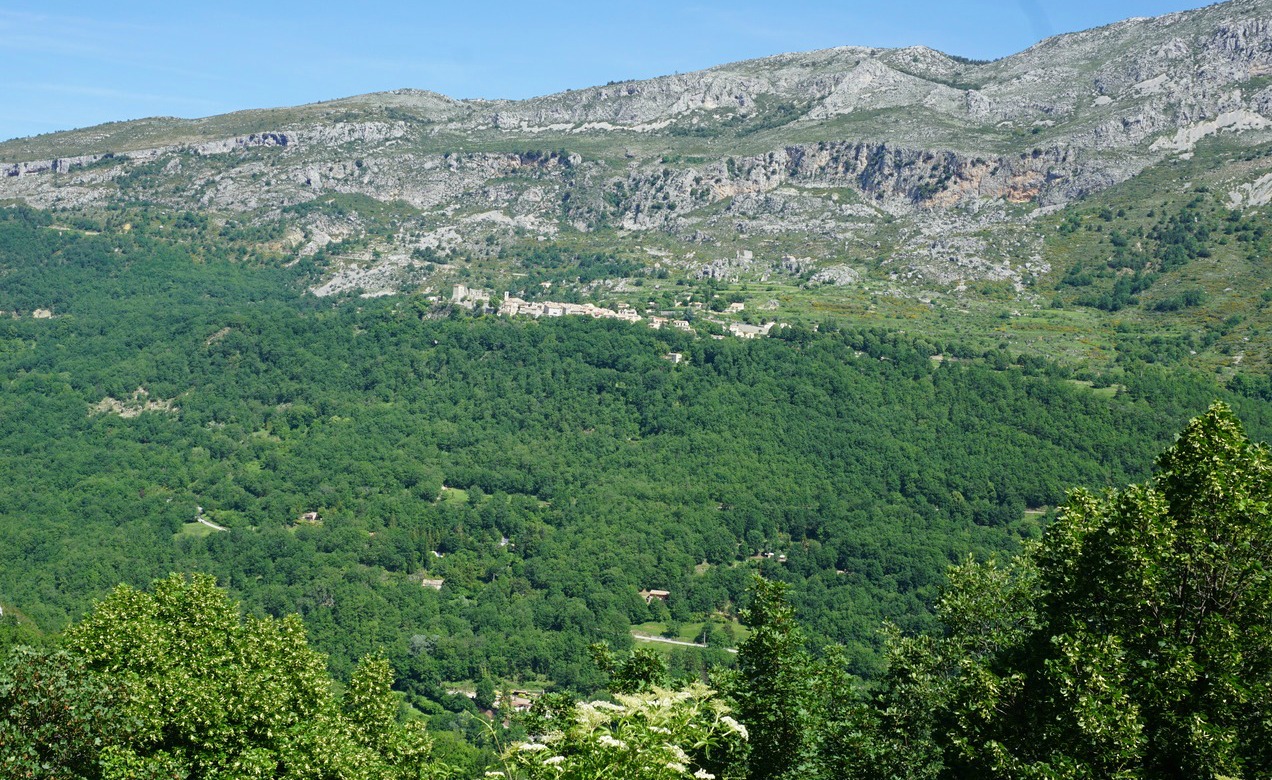 Gréolières seen from Cipières