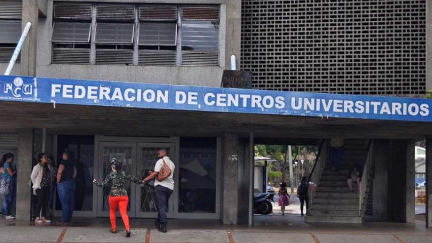 Bajos salarios impiden que profesores de la UCV asistan a las aulas de clase