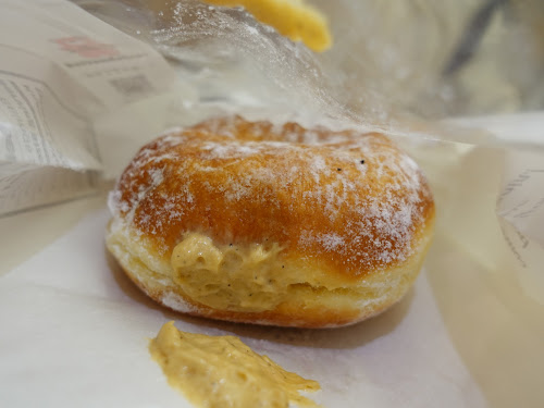 Café Knotted Yeouido IFC Mall, Seoul - Earl grey doughnut