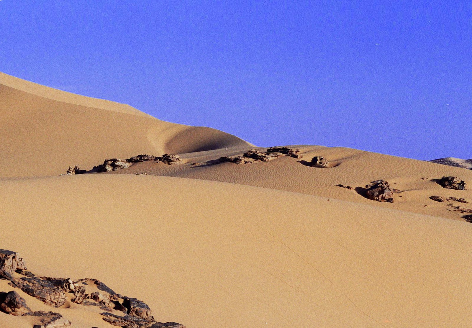 http://iconica10.blogspot.com/2015/01/desierto-con-cielo-azul.html