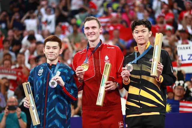 Axelsen é bicampeão no badminton masculino; An Se-young leva o ouro no feminino