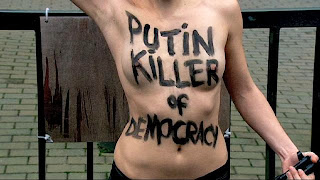 Украинские активистки FEMEN -- против приезда Путина на саммит с ЕС 