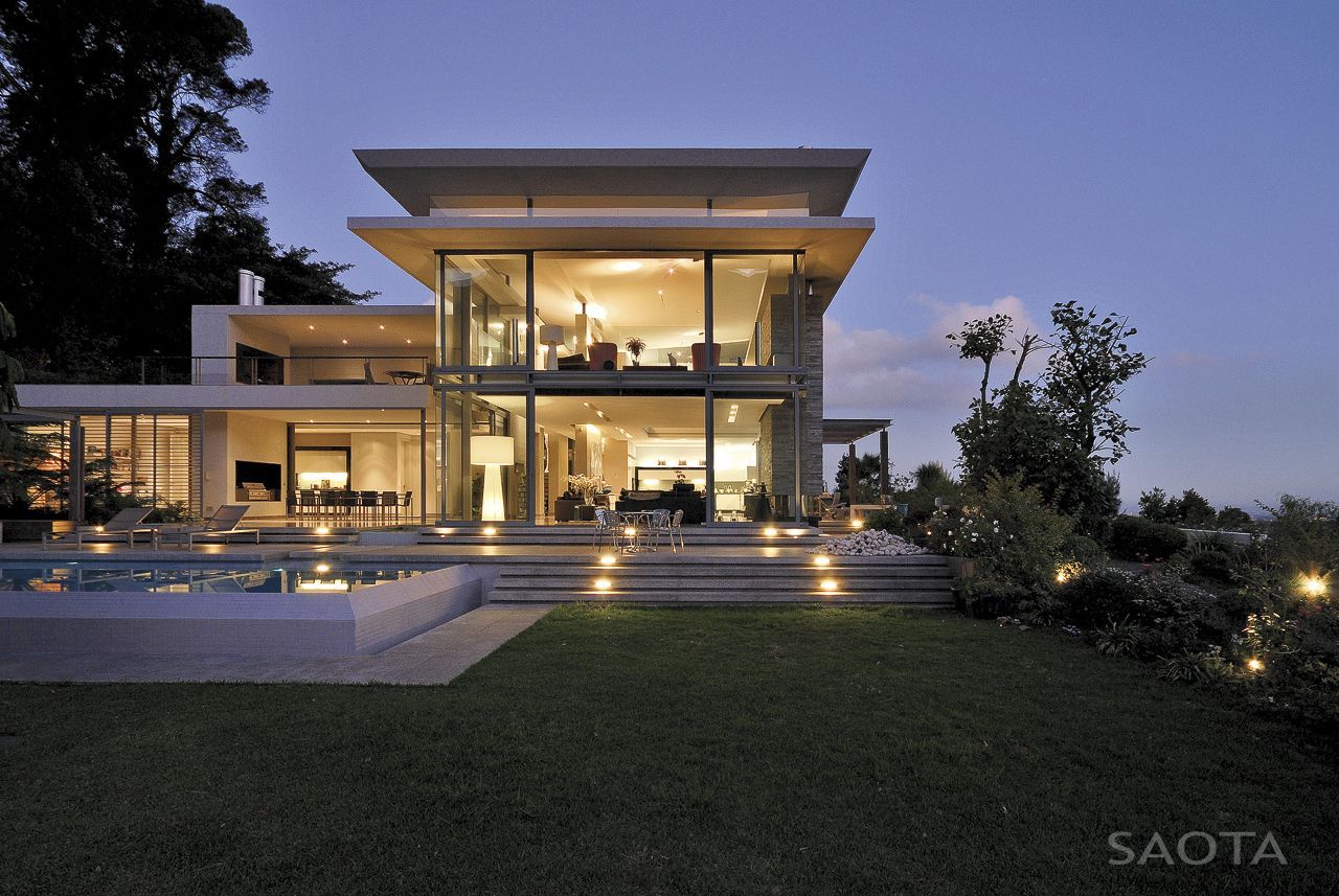  Modern  Villa Montrose House  by SAOTA Cape Town South  
