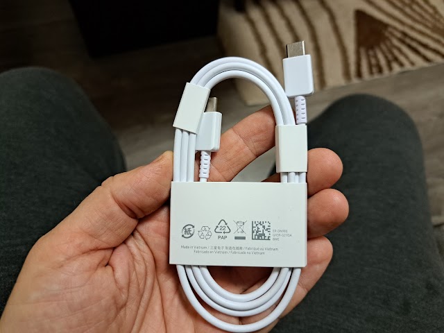 Samsung EP-DN980 USB-C to USB-C cable
