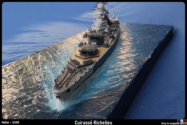 Reproduire la mer d'un diorama avec bateau avec du silicone