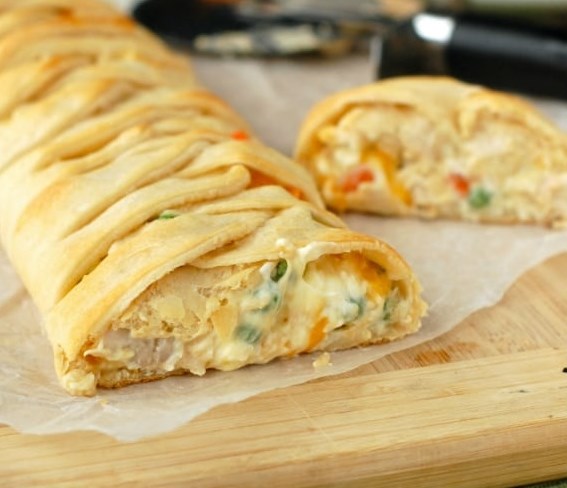 CHICKEN POT PIE CRESCENT BRAID #dinner #appetizers