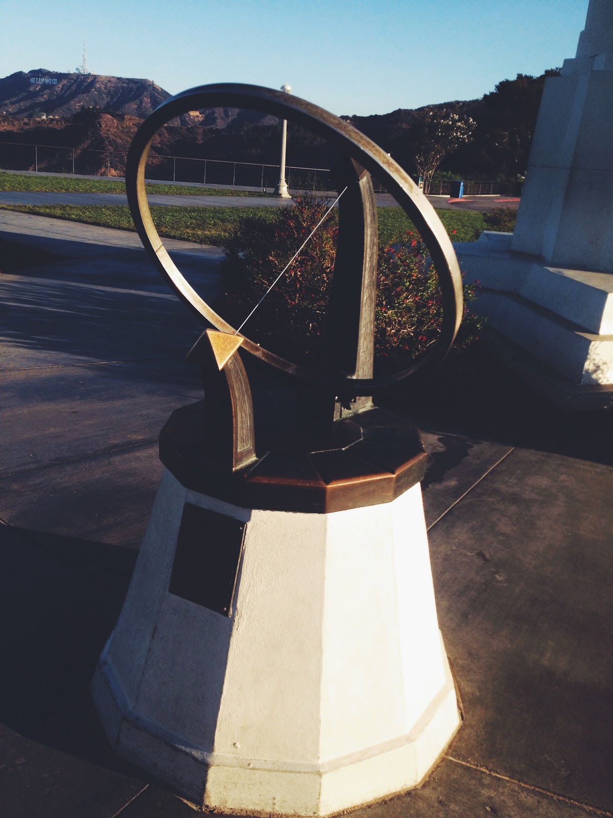 sun dial at griffith observatory