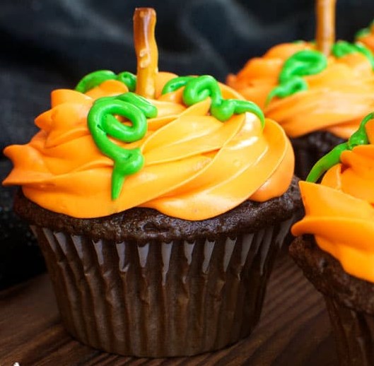 PUMPKIN PATCH CUPCAKES #desserts #halloween