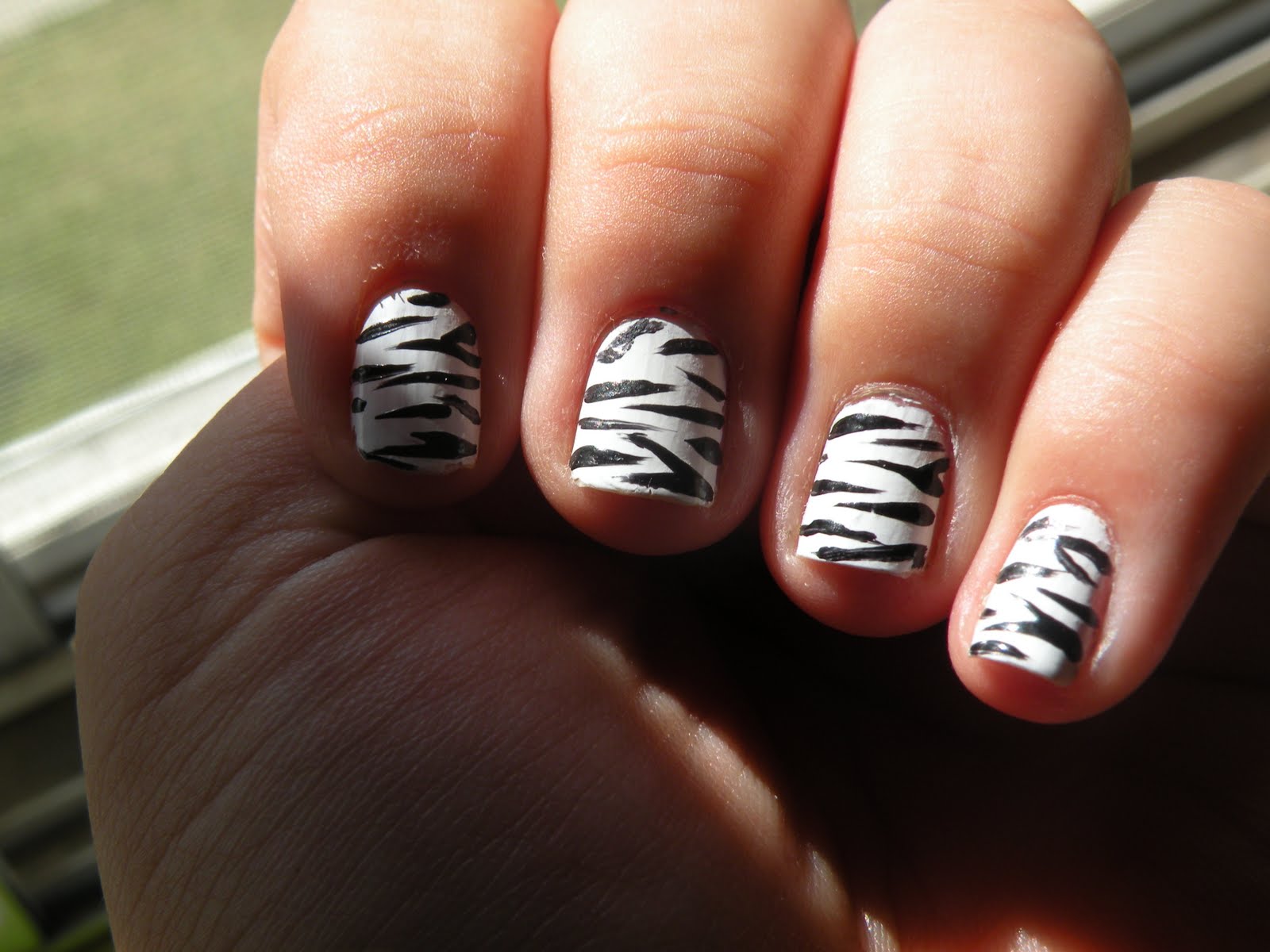 Laura's Nail Art: animal print nails.