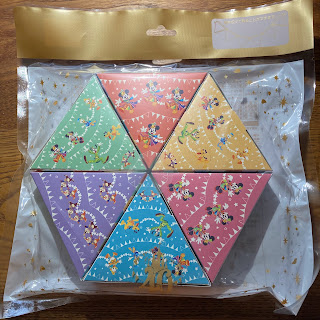 【ディズニーのお菓子】TDR40周年　「ミッキー&フレンズ　チョコレート（ピーナッツ入り）　紙箱」チョコボール？