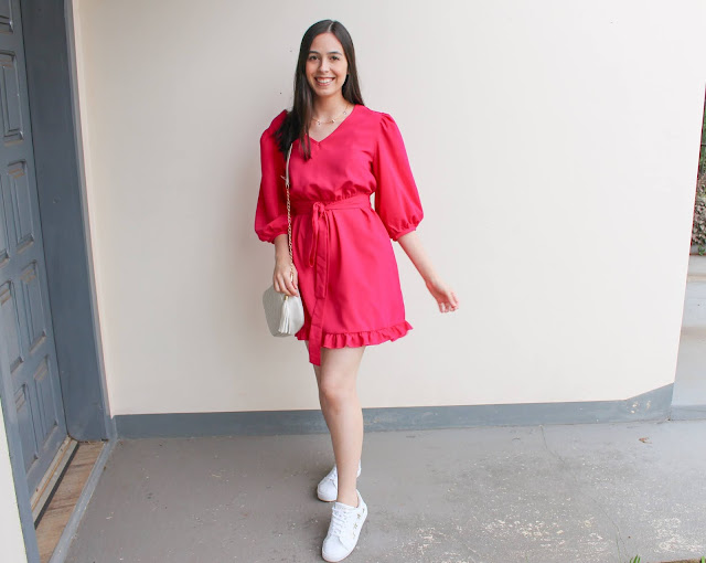 Look vestido pink + tênis branco!