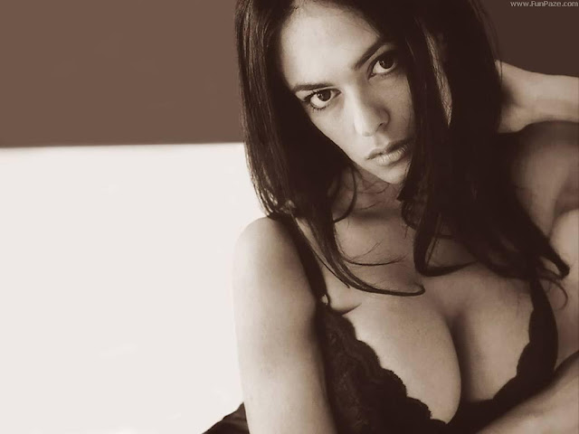 Maria Grazia Cucinotta HD Wallpaper -02