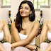 Actress Ashna Zaveri Hot Photoshoot Pics-முன்னழகு தெரியும்படி சோஃபாவில் கவர்ச்சி போஸ் கொடுத்த ஆஷ்னா சாவேரி