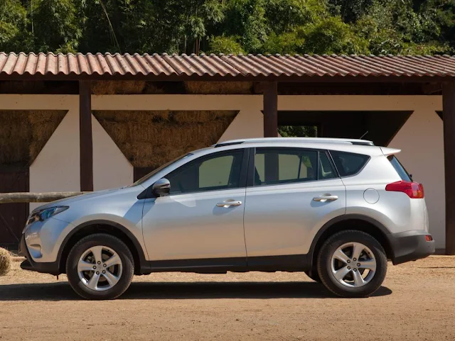 Nova Toyota RAV4 4x2 2014 no Brasil