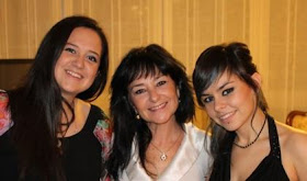 Sara López de los Mozos, Yoli en Los Serrano, Raquel López de los Mozos, hermas y actrices