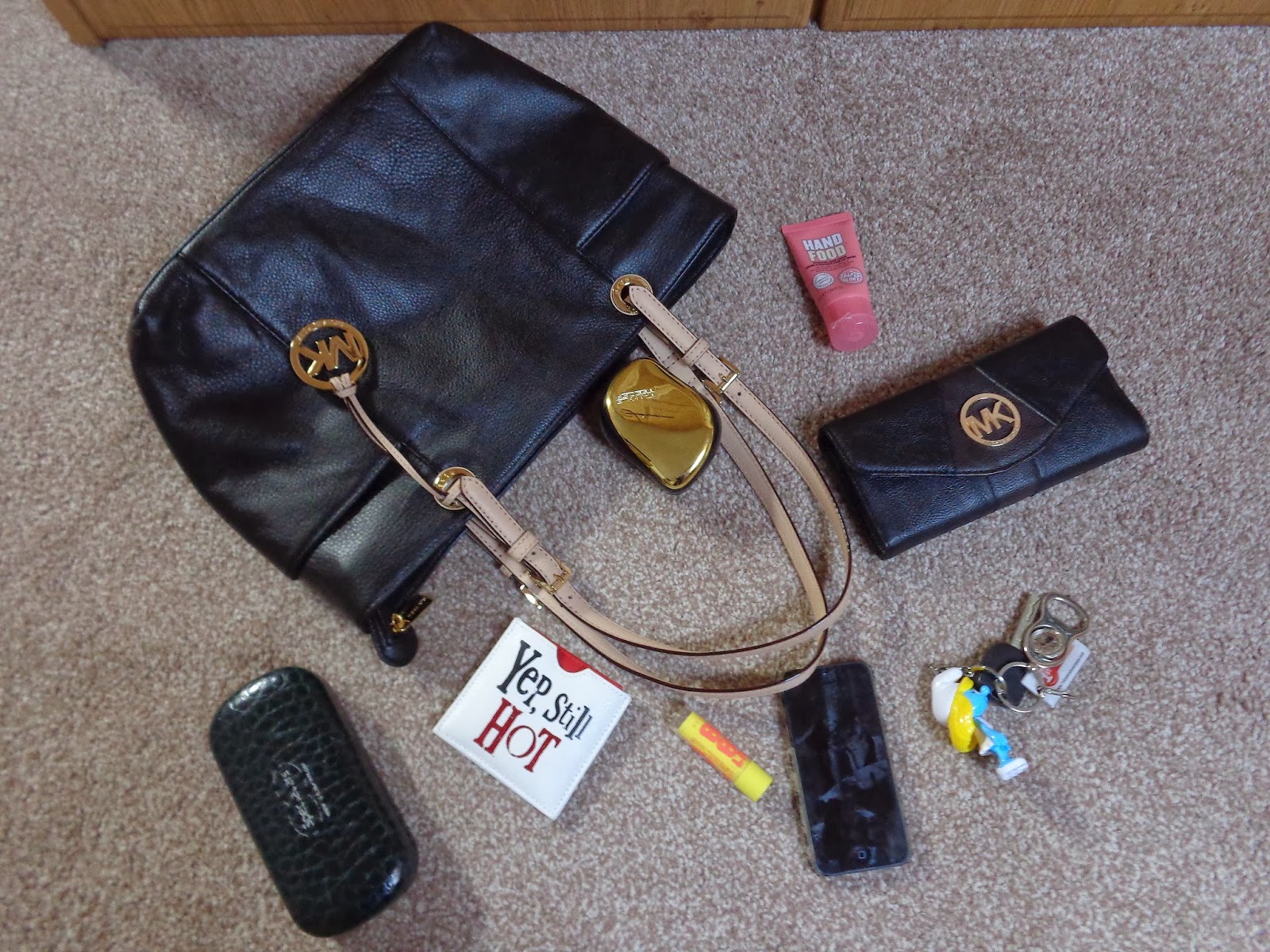 couldn't resist doing a What's In My Bag post as they're one of my ...