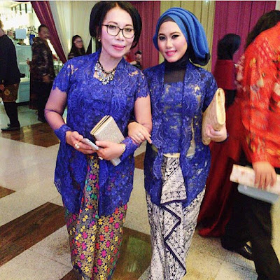 model kebaya modern terbaru broklat warna biru rok prada