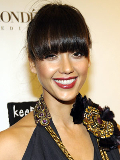 With a delicate chignon in back, Jessica Alba proves the Big Bang Theory with blunt face-framing fringe.