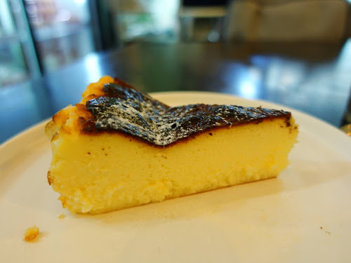 Common Ground - community cafe, coffee shop Shing Wong Street Central Sheung Wan HK - Basque Burnt Cheesecake