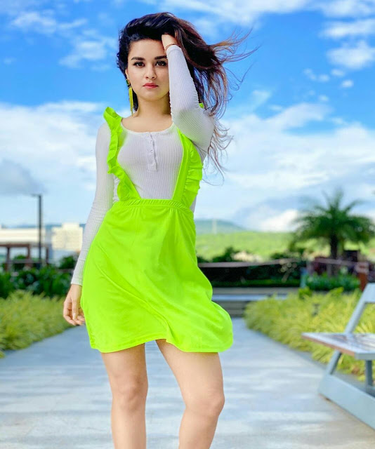 Avneet Kaur HD Wallpaper