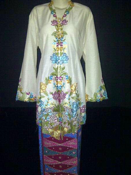 JUAL KEBAYA & BAHAN KEBAYA ENCIM & BATIK BETAWI , PENITI 