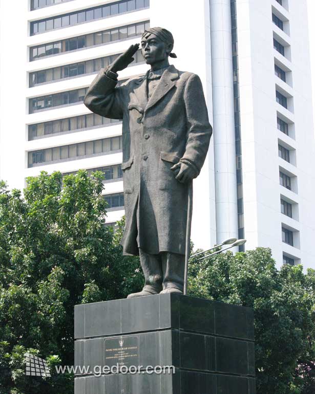 Patung-Patung di Jakarta - MadBrain Ciprut