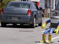 "Hitchbot" الروبوت الذي "وثق" في البشر و كانت نهايته مأساوية ! 