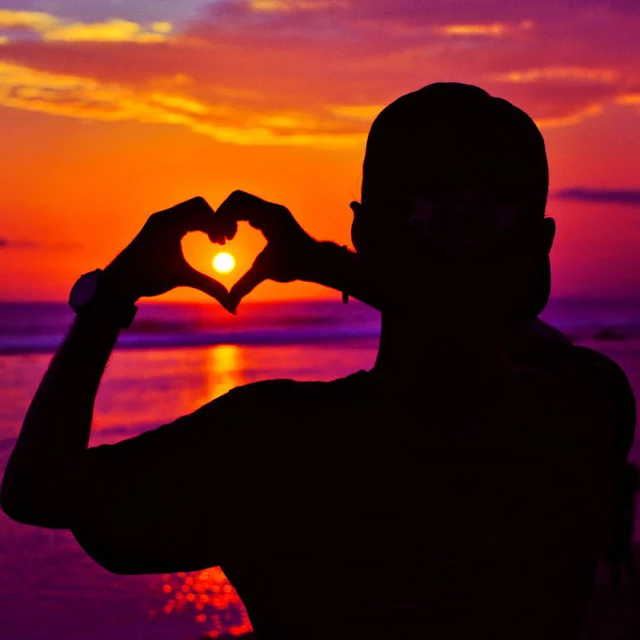 foto sunset romantis di pantai pok tunggal jogja
