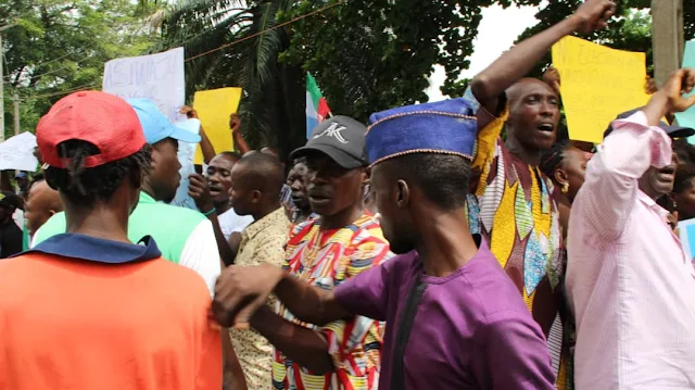 Pandemonium in front of APC National Leader?s House, Bola Tinubu at Ikoyi, Lagos