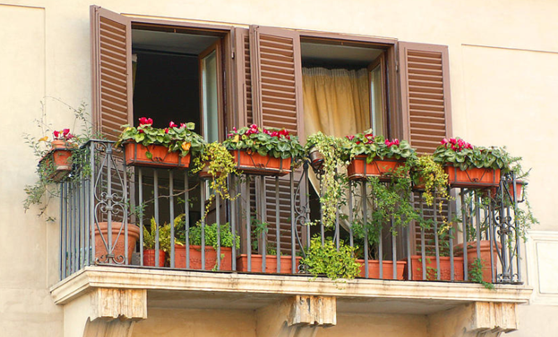 Fransız balkonlar güvenlik riskleri taşıyor
