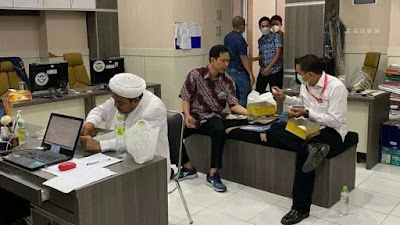 Habib Rizieq Jadi Imam Salat Maghrib, Jamaahnya Para Polisi