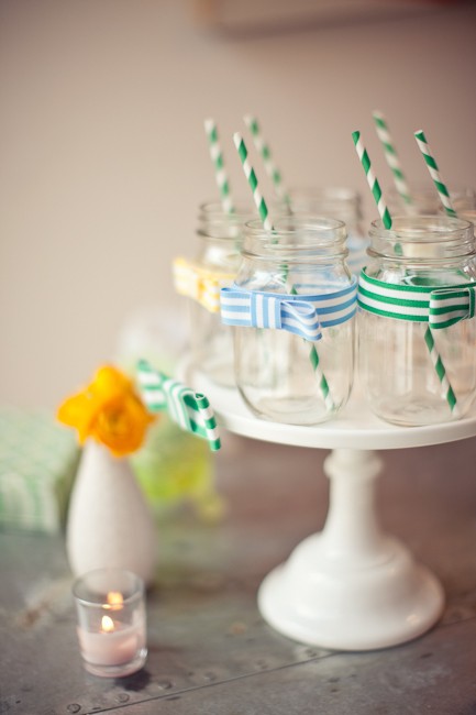 Love mason jars but want a unique way to use them in your wedding