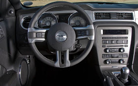 Instrument panel view of 2011 Ford Mustang