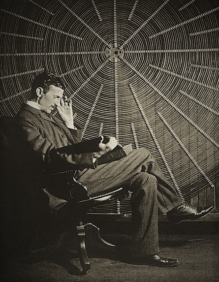 Nikola Tesla  Creador de la Corriente Eléctrica Alterna  Vida + Inventos + Patentes  Video 