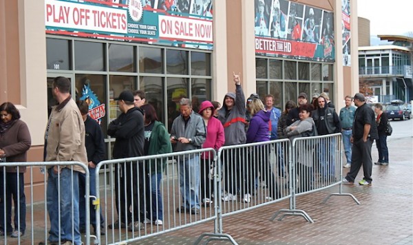 KISS Fans Brave The Rain to Get Concert Tickets