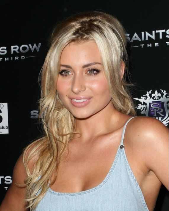 Hollywood actress and singer Aly Michalka latest hot photo gallery