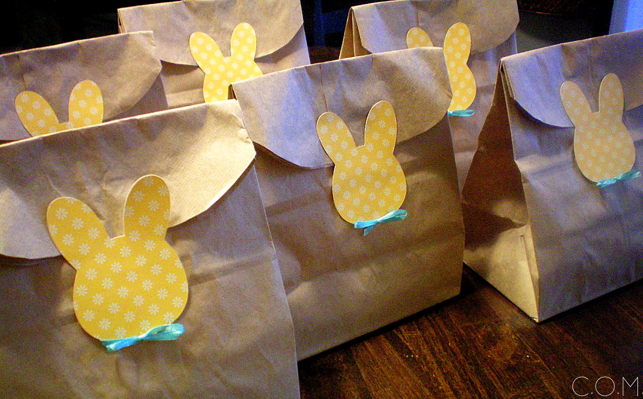 wall decoration ideas for easter Brown Paper Bag Easter Bunny Out of Sack | 1280 x 794