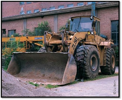 Camouflage tracteur Liu Bolin artiste photographe chinois