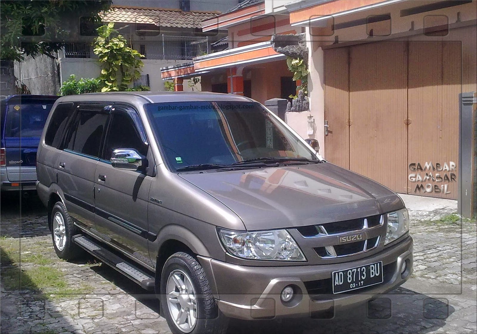 Gambar Mobil Isuzu Panther CINTA MOBIL