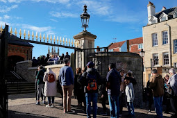 Ratusan Orang Antre untuk Kunjungi Makam Ratu Elizabeth II di Kastil Windsor