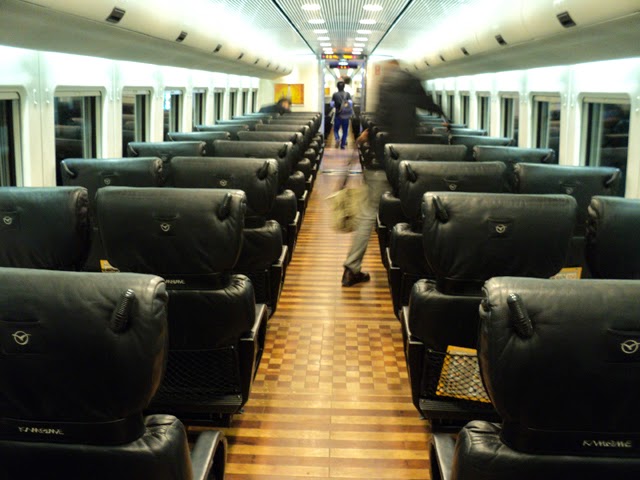 Kamome train. Hakata. Fukuoka. Nagasaki. Interior. Inside. JR pass. Tokyo Consult. TokyoConsult.