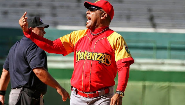 Víctor Mesa despidió coach de bases por equivocarse una vez, pero no se despidió a sí mismo cuando se equivocó en miles.