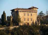 La Torre Nova de Cal Pons des de l'altra banda del Llobregat