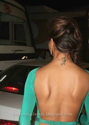 Deepika_Padukone_In_Backless_Dress